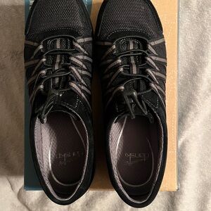 Women’s Dansko Honor suede shoe